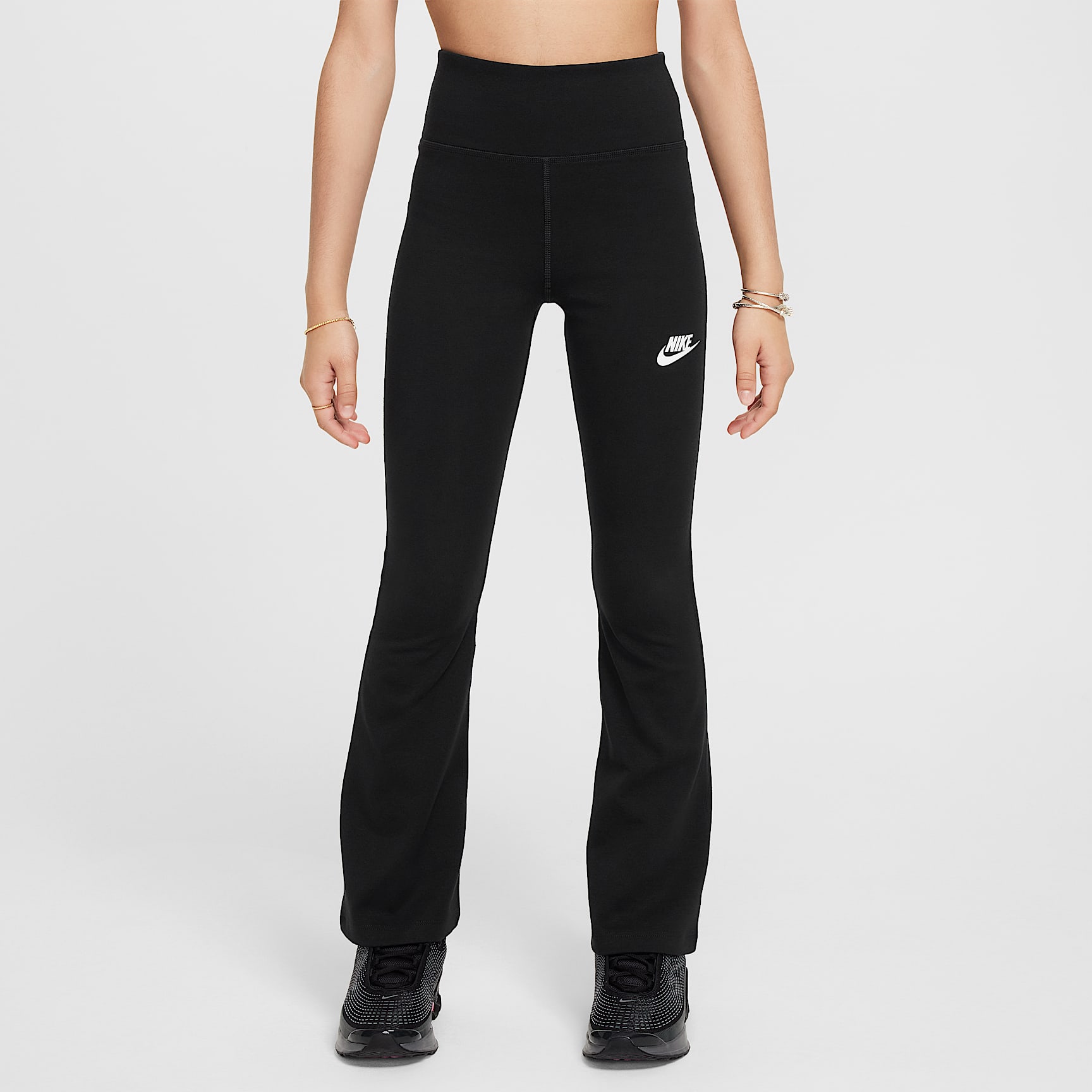 Nike Sportswear Classic Girls' High-Waisted Flared Leggings. Nike FI